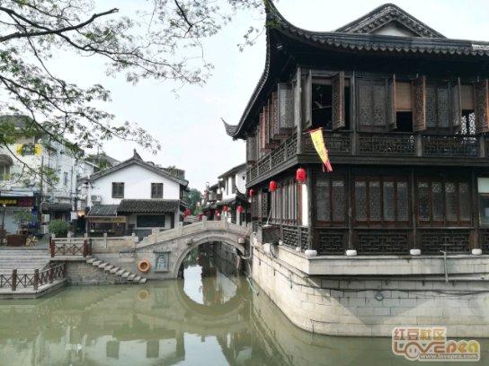 搭乘“高铁的士”满载幸福而归